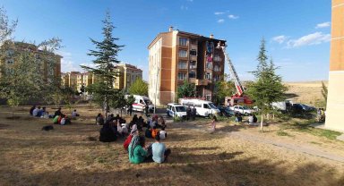 Yangını film izler gibi izlediler