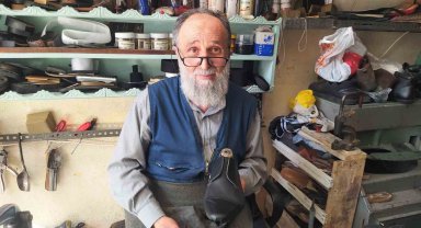 Yarım asırlık ayakkabı ustası Bekir Tansel: "Dünyaya bir daha gelsem ayakkabı tamircisi olurum"