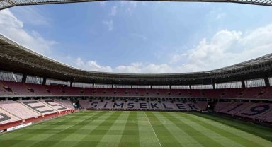 Yeni Atatürk Stadyumu'nda milli maç öncesi yoğun çalışma