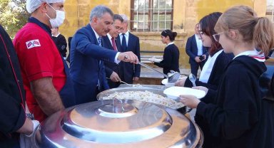 Yozgat Valisi Özkan'dan öğrencilere pilav ikramı