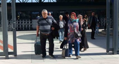 Yüksek Hızlı Tren uçağı solladı