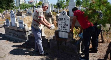 Yürekleri burkan cenaze: Kemikleri plastik kutunun içerisinde getirildi