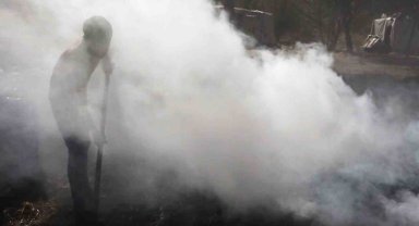 Zor şartlar altında mangal kömürü üretiyorlar: Tonu 14 bin lira
