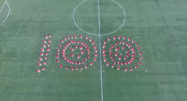 120 öğretmenden 100'üncü yıla özel zeybek gösterisi