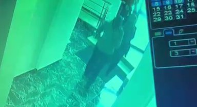 160 bin lira değerinde para ve altın çaldığı iddia edilen kadın hırsızlar güvenlik kamerasına yakalandı