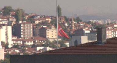 Ankara'da bayraklar yarıya indi