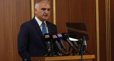 Bakan Ersoy: "Roma dönemine ait bir geyik heykelinin de aralarında bulunduğu 37 parça eserimiz artık ait olduğu topraklara dönüyor"