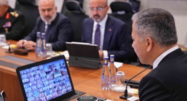Bakan Yerlikaya 81 ilin valisi ile video konferans toplantısı yaptı