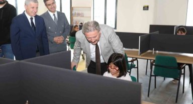 Başkan Palancıoğlu, MELMEK kursiyerlerini ve kütüphanede öğrencileri ziyaret etti