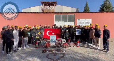 ÇAKÜ öğrencilerinden Cumhuriyet'in 100. yılında Andımız okudu