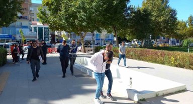 Çaldıkları altın ve dövizleri toprağa gömmüşler