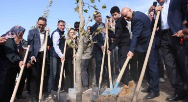 Cumhurbaşkanı Aday Adayı, 100. Yıl anısına ağaç dikti