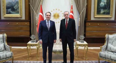 Cumhurbaşkanı Erdoğan, Yeniden Refah Partisi Genel Başkanı Fatih Erbakan'ı kabul etti.