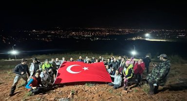 Cumhuriyetin 100'üncü yılını gece yürüyüşü ile kutladılar