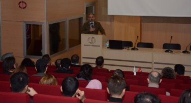 Edebiyat Fakültesinden 'Milli Devlet ve Cumhuriyet'in Anlamı Üzerine' konferansı