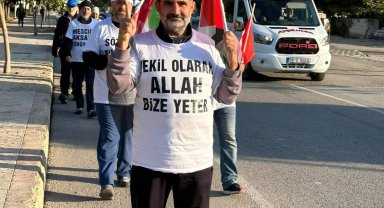 Filistin'e yürüyerek gitmek için yola çıkan grup Niğde'ye ulaştı