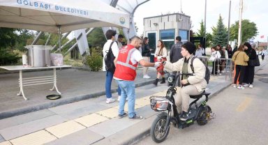Gölbaşı Belediyesi'nden öğrencilere sıcak çorba