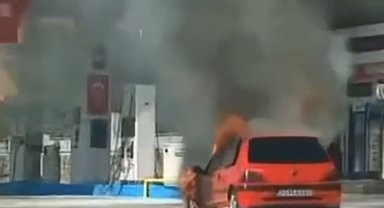 İstasyonda akaryakıt alan otomobil alev aldı