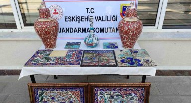 Kaçak tarihi eser satan şahıs jandarmaya yakalandı