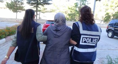Karaman'da FETÖ'den aranan kadın evinin kilerindeki özel bölmede yakalandı
