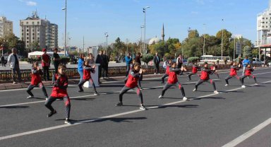 Kayseri'de 29 Ekim provası yapıldı