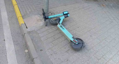 Kırılan scooterın alarm sesleri sokakta yankılandı