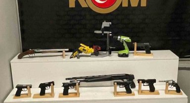 Kurusıkı tabancaları ateşli silaha çeviren şahıslara operasyon: 2 gözaltı