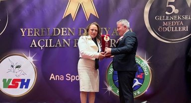 Medya Basın Federasyonu'ndan Prof. Dr. Karabulut'a ödül