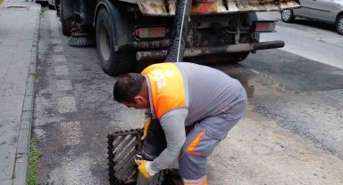 Melikgazi'de yağmur suyu kanalları periyodik olarak temizleniyor