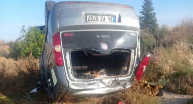 Metrelerce sürüklenen araç şarampole devrildi: 3 yaralı