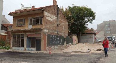 Metruk bina mahalle sakinlerini tedirgin ediyor