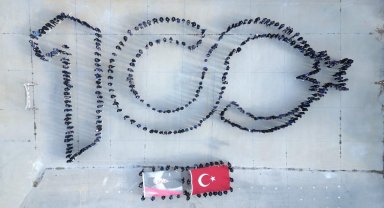 Nevşehir'de öğrencilerden '100. Yıl' koreografisi