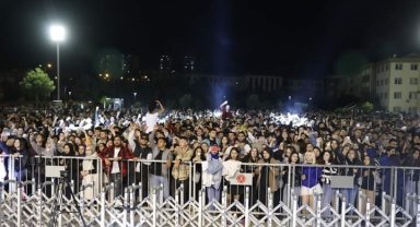 NEVÜ'lü Gençler 'hoş geldin' Konserinde
