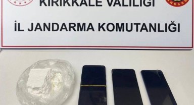 Otobüste seyahat ederken üzerindeki uyuşturucuyla jandarmaya yakalandı