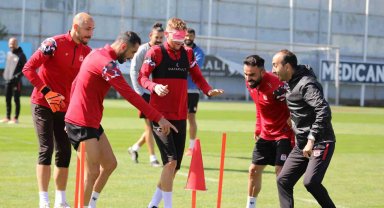 Sivasspor'da futbolculara gözü kapalı antrenman