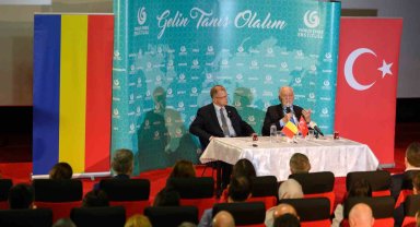 YEE, Bükreş'te Prof. Dr. İlber Ortaylı ile "Dostluğun Tarihsel Boyutu, Türk-Rumen İlişkileri" konferansı düzenledi