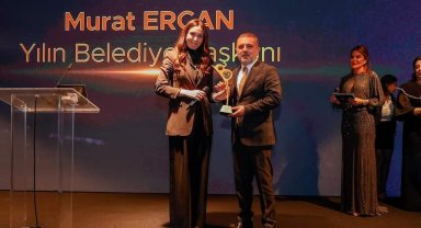 Yılın belediye başkanı ödülü Sincan Belediye Başkanı Murat Ercan'a