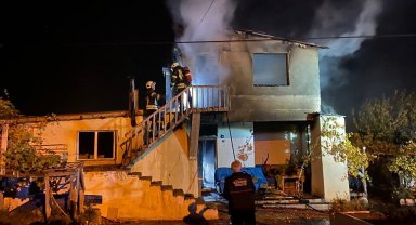 2 katlı müstakil ev yangında kül oldu