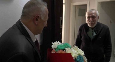 43 yıl önceki öğretmeninin gününü meslektaşı olarak kutladı