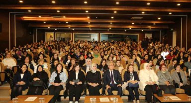 Akademisyen Anne, Dünya Çocuk Hakları etkinliğinde Sivaslılarla buluştu