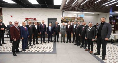 Akar ve Büyükkılıç'tan ilçe belediye başkanları ile istişare toplantısı