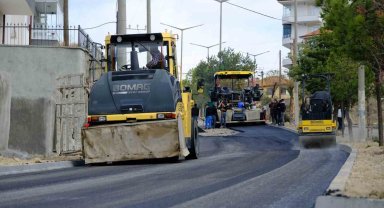 Akdağmadeni ilçesinde asfalt çalışmaları sürüyor