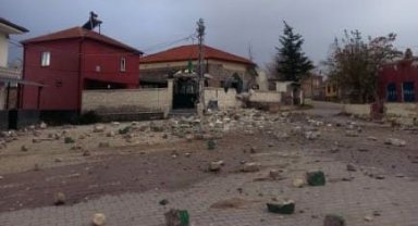Aksaray'da fırtına cami minaresini yıktı