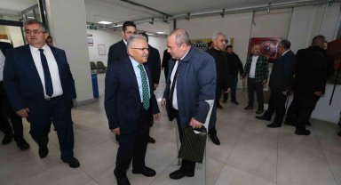 Başkan Büyükkılıç, öğle yemeğinde belediye personeli ile buluştu