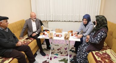 Başkan Çolakbayrakdar: "Yaptığımız hizmetlerle gönüllere dokunuyoruz"