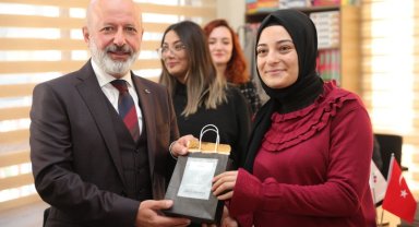 Başkan Çolakbayrakdar'dan Kocasinan'daki tüm öğretmenlere özel hediye