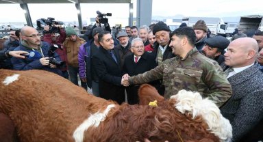 Büyükkılıç, İç Anadolu'nun en büyük Canlı Hayvan Borsası ve Pazar Yeri'ni ziyaret etti