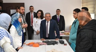 Büyükşehir'in 'Çocuklarımıza İyilik Örün' projesi, yürekleri ısıtmaya devam ediyor