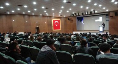 ÇAKÜ'de Cumhuriyetin 100. yılında Atatürk ve hukuk konuşuldu