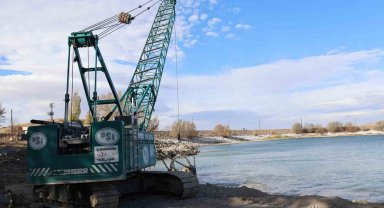 Damsa Barajı'nda 50 yıl sonra temizlik çalışmaları başladı